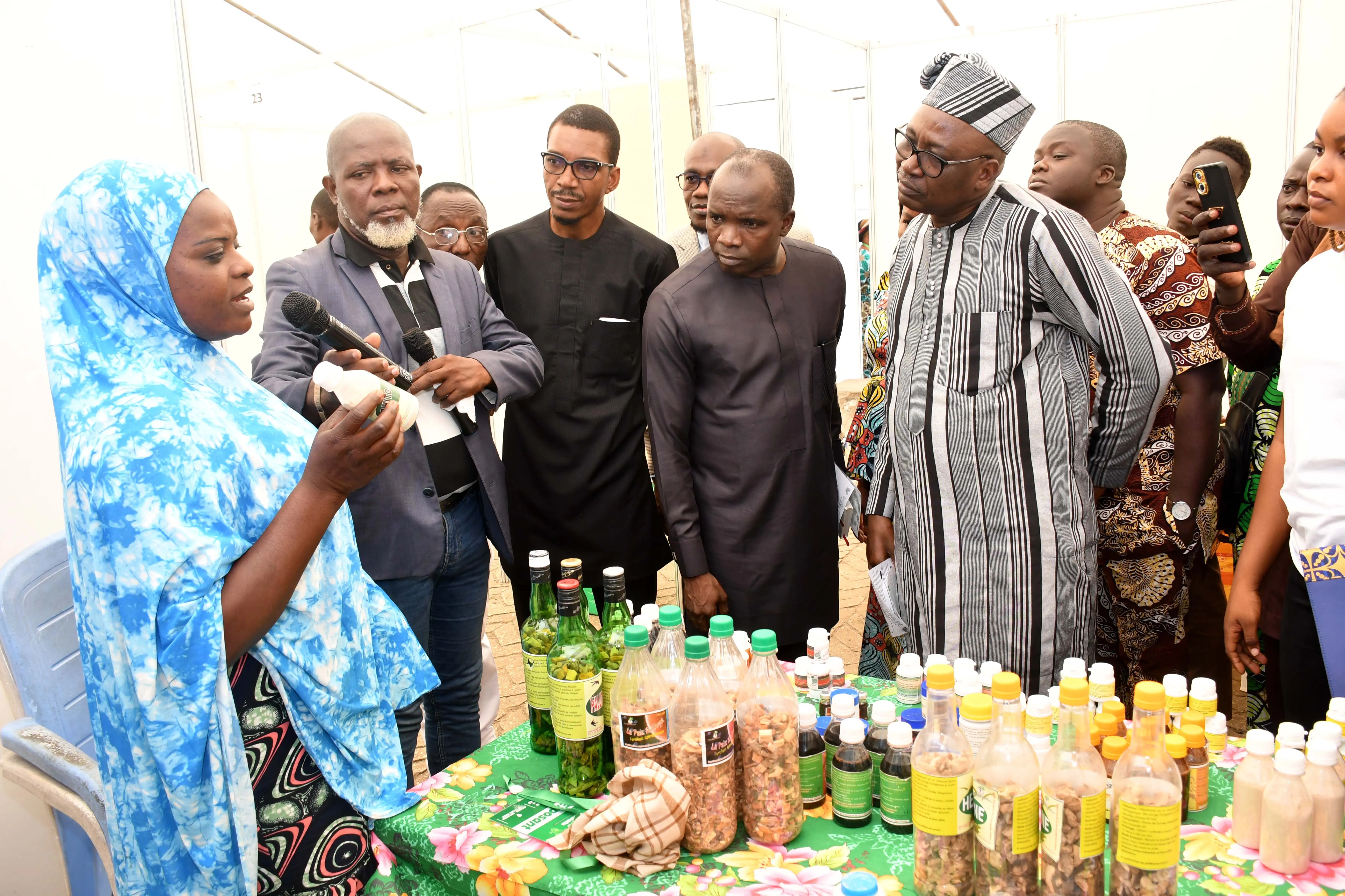 Vertu et richesse des plantes se côtoient sous ces stands