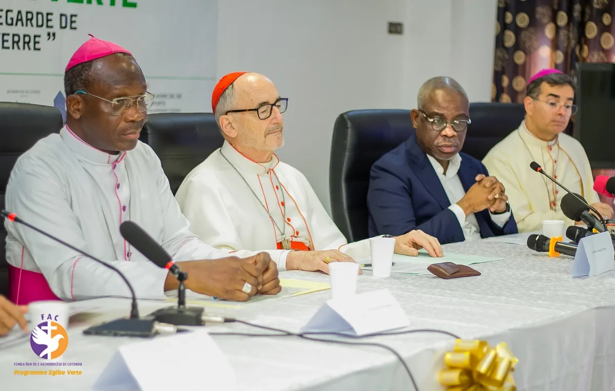 Le gouvernement souhaiterait que le corps diplomatique et les institutions internationales soutiennent l'initiative