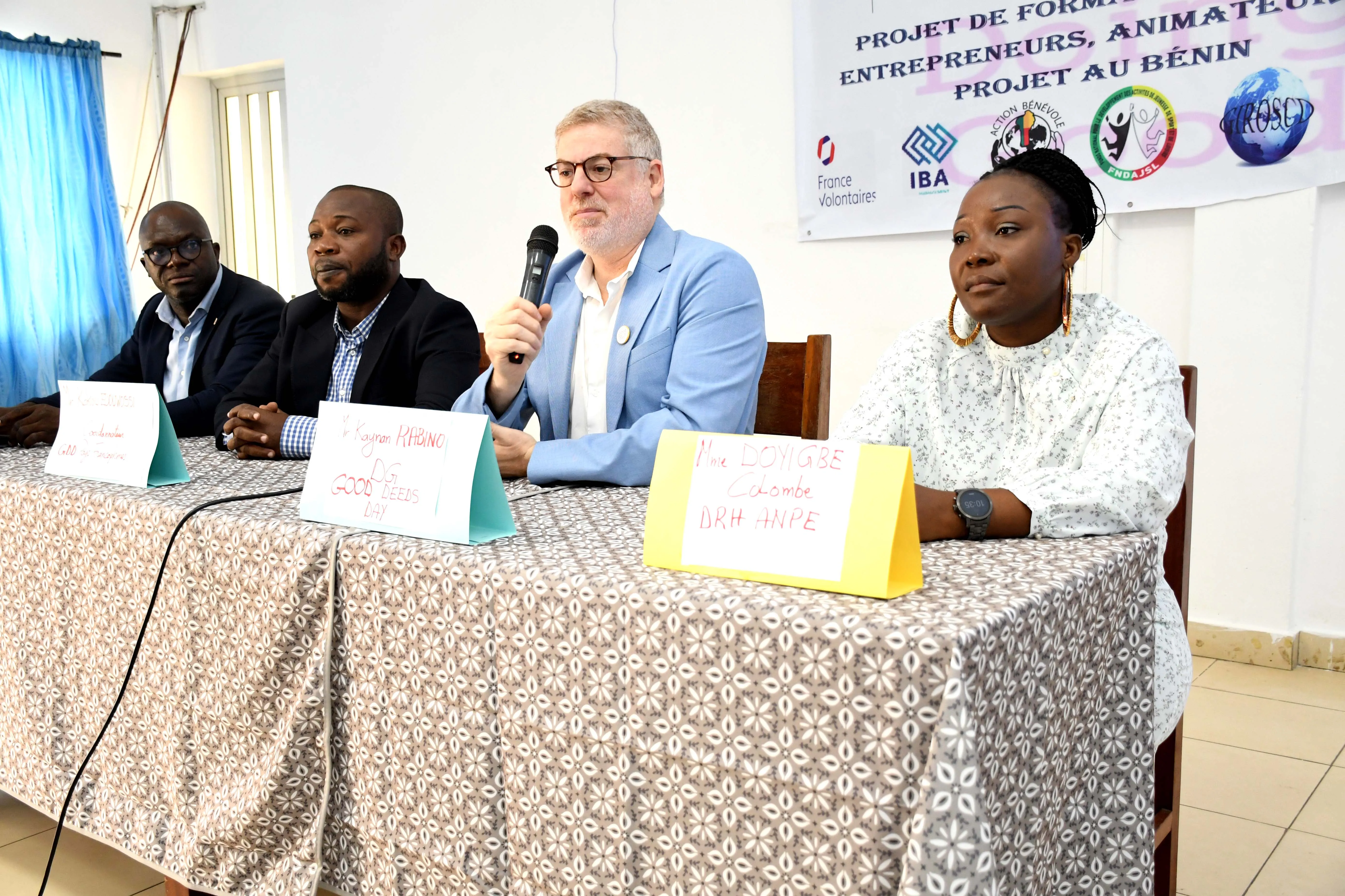 Les responsables de l’Anpe et de Good deeds day lançant la campagne de sensibilisation et de communication
