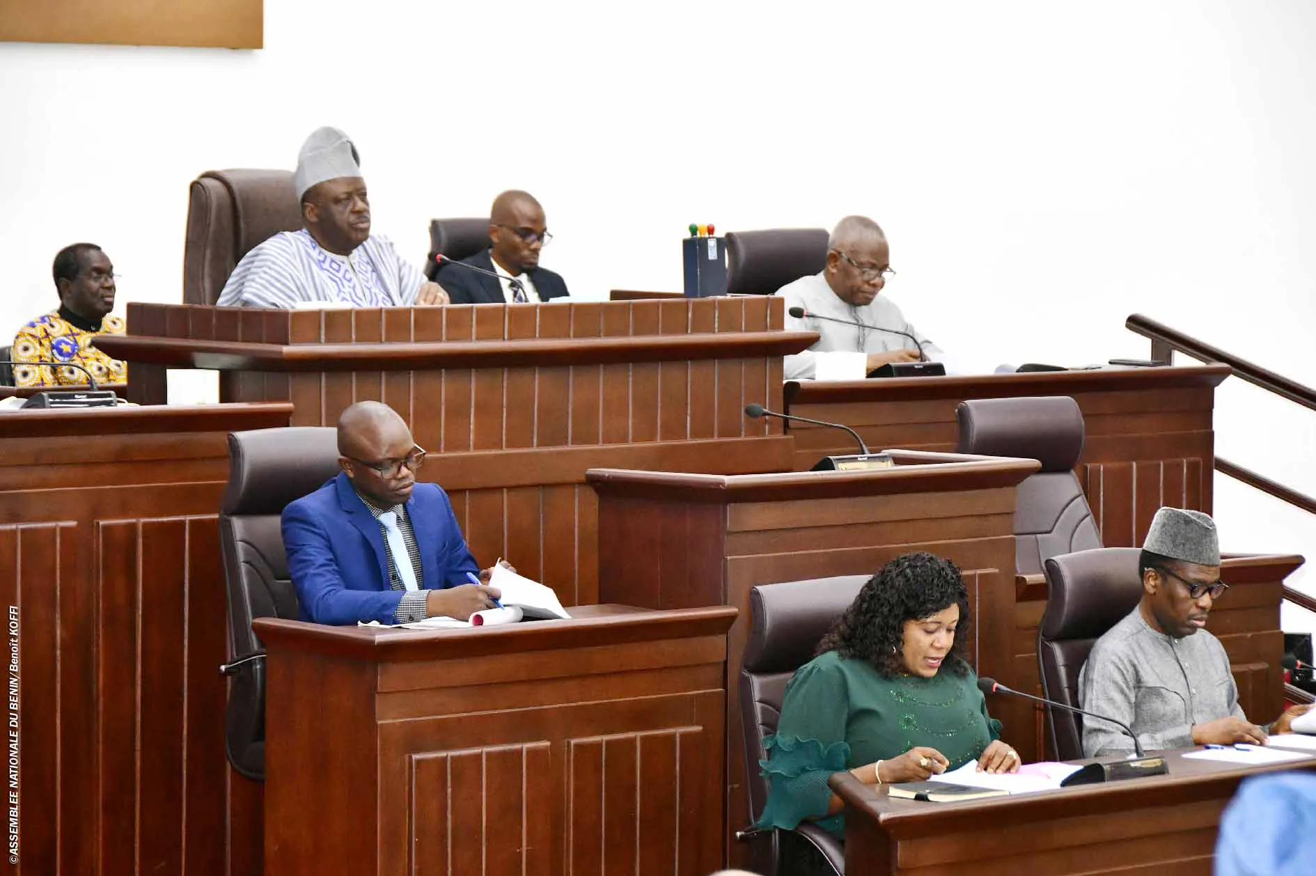 Passée l'étape de la Commission des lois, les élus du peuple...