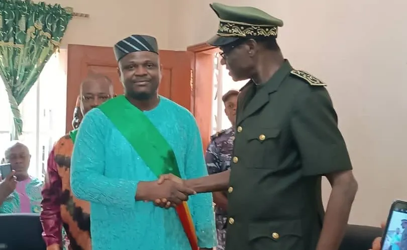 Ulrich Janvier Sokegbe, le tout nouveau maire de Djakotomey  et le préfet Christophe Mègbedji