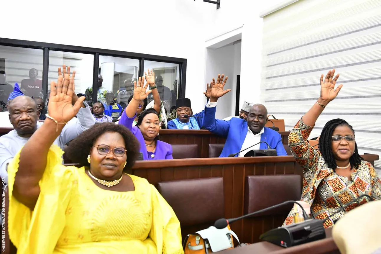 Les députés ont adopté la loi 2023-13 modifiant et complétant la loi n°2019-43  du 15 novembre 2019 portant code électoral en République du Bénin