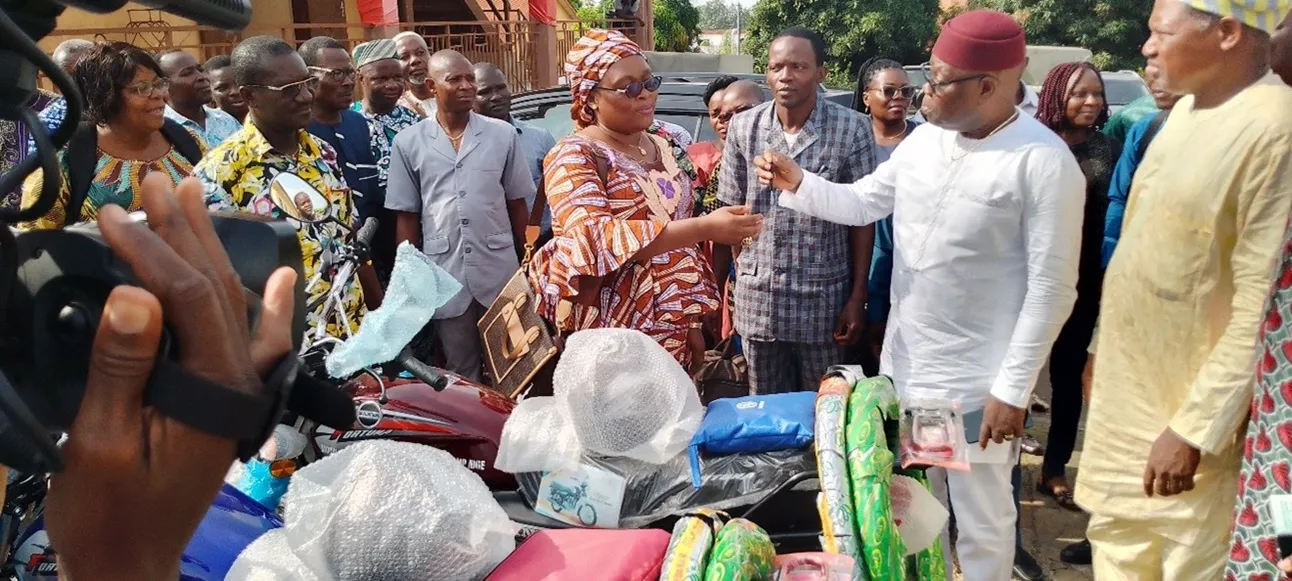 Remise symbolique des motos aux Conseillers pédagogiques des départements de l’Ouémé et du Littoral