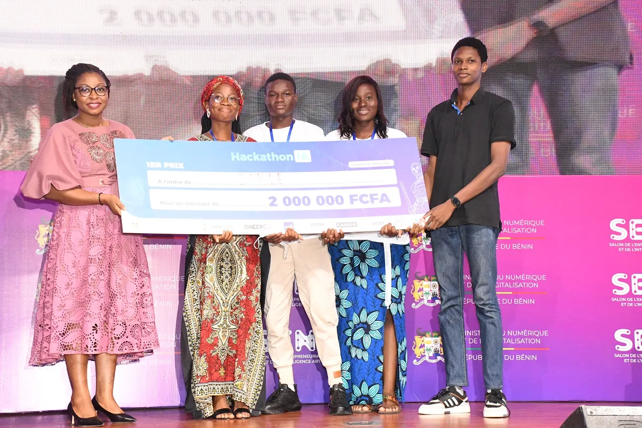 Les lauréats des trois meilleures applications distinguées