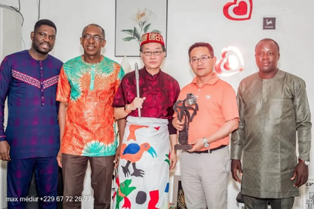 Wéi Jun a été fait Dah Gbêfa lors de cette cérémonie de  reconnaissance