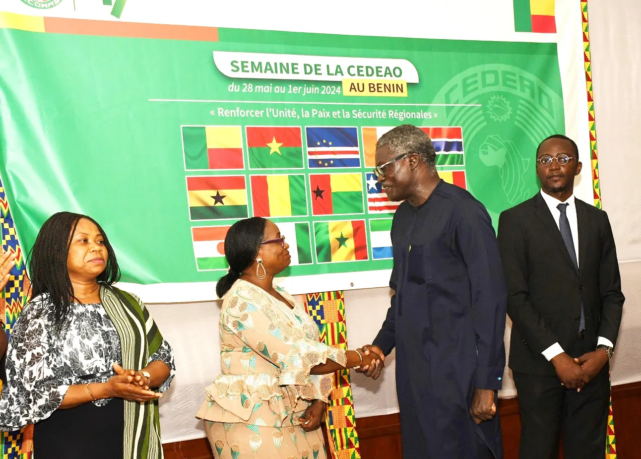 Amadou Diongue, représentant-résident de la Cedeao au Bénin félicite la réprésentante du ministre des fi nances pour  la résilience du Bénin