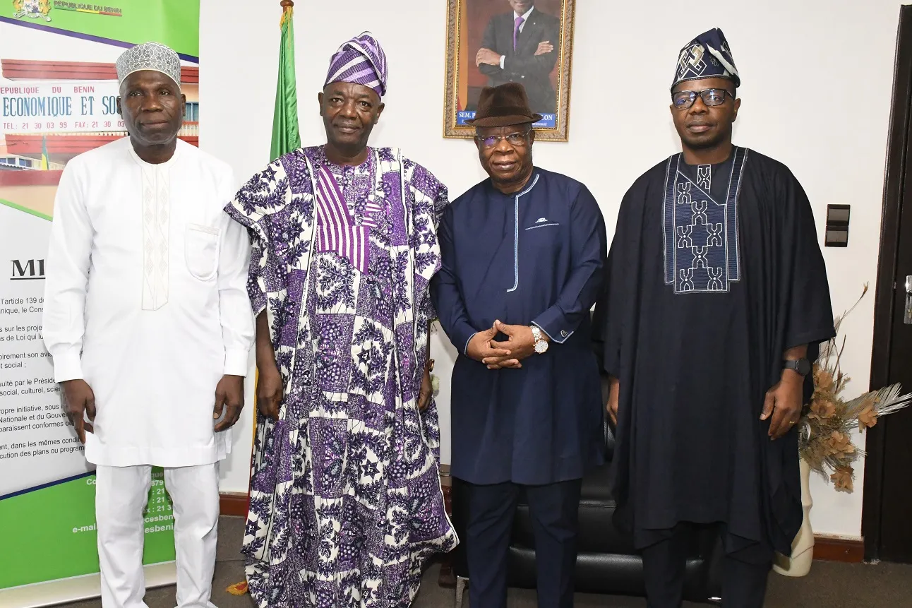 Docteur Simon Séto a présenté son projet humanitaire à Radji Laissi, vice-président du Conseil économique et social