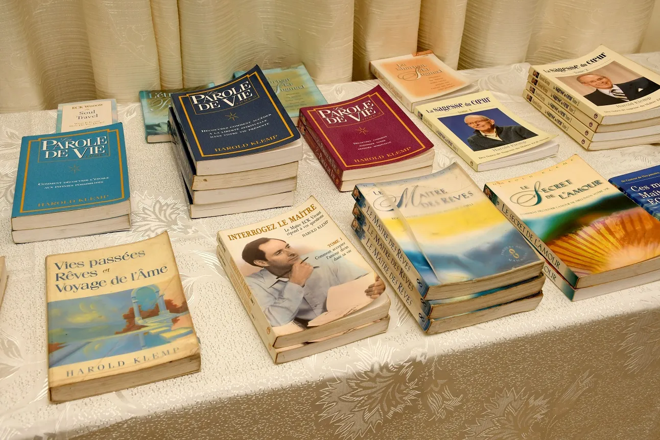 Au titre des ouvrages exposés, on peut noter : les lois spirituelles de la vie, la santé et la guérison, les rêves, la sagesse spirituelle