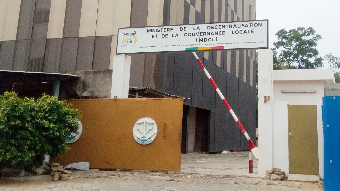 Pas à pas, la réforme de la décentralisation prend totalement corps