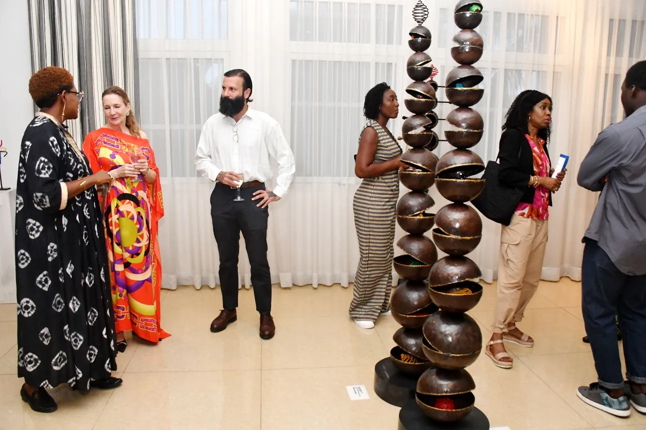 Ninon Aglingo et Charly d’Almeida, respectivement peintre et sculpteur, s’expriment à travers leurs œuvres