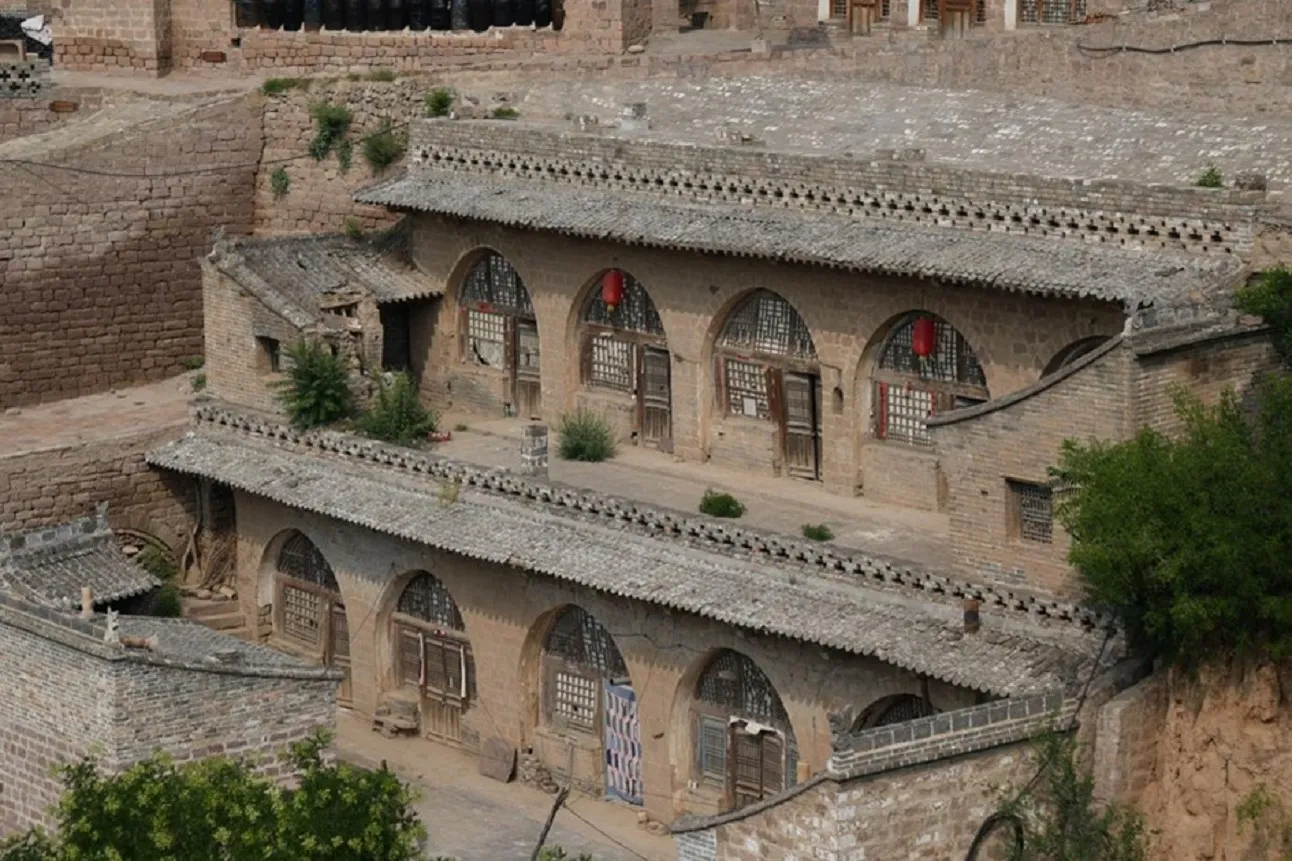 Lijiashan et maisons troglodytes, attirent des touristes de toute la Chine