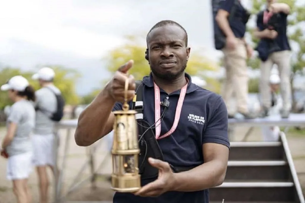 L’international judoka béninois Jacob Gnahoui, la sécurité rapprochée de la Flamme olympique