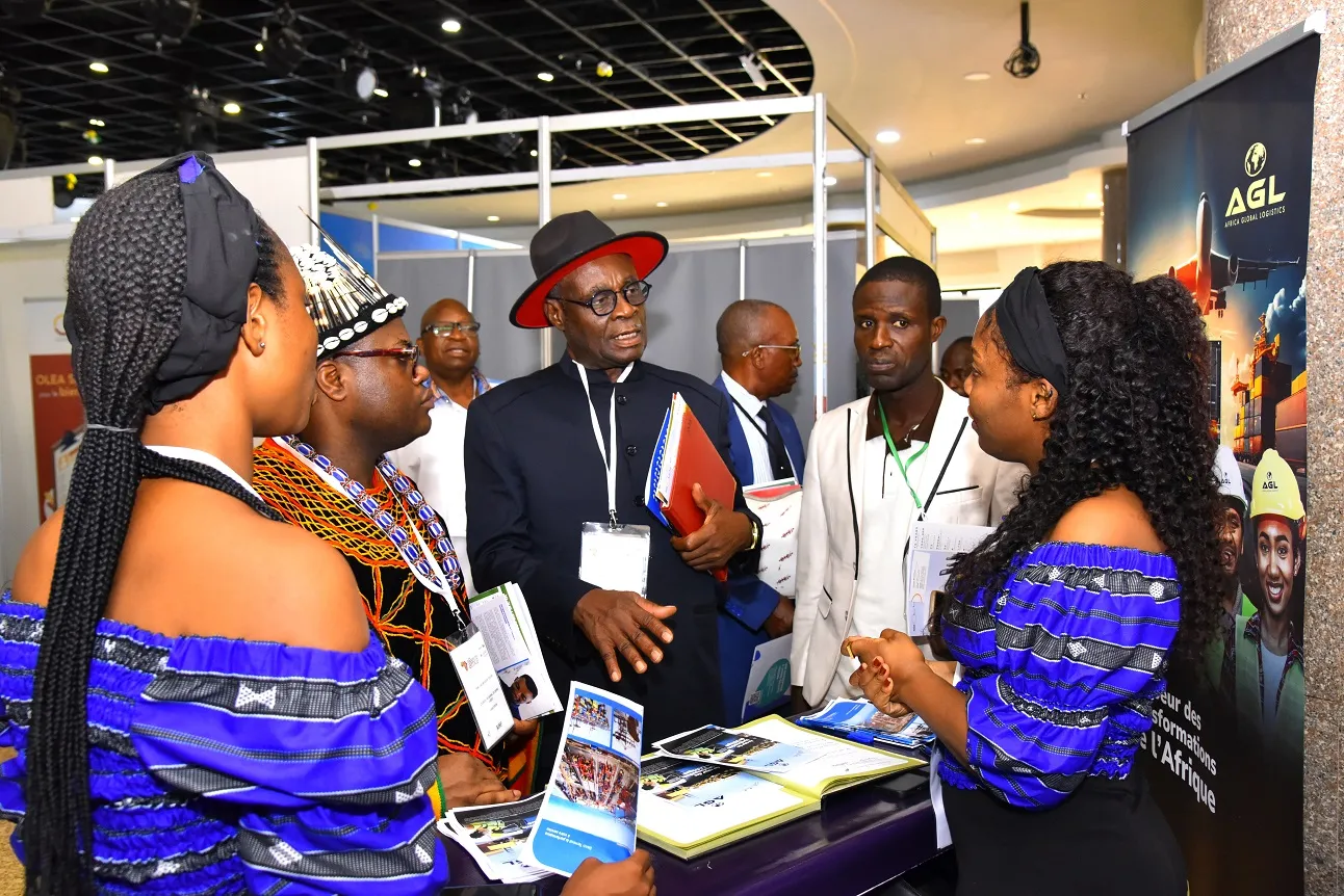 De nombreux visiteurs ont été accueillis sur le stand de AGL au Bénin aménagé dans la salle  polyvalente du Palais des Congrès de Cotonou pour des entretiens B2B
