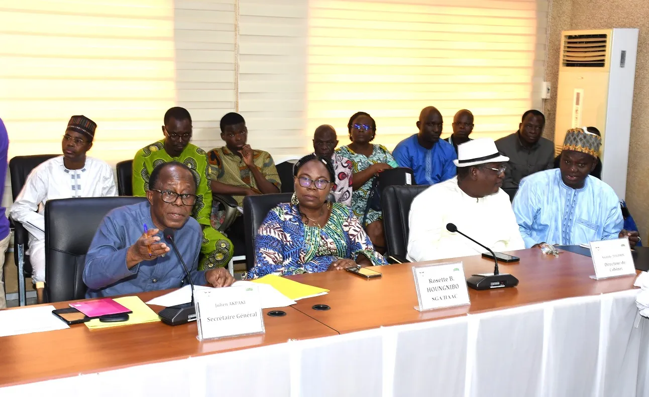 Plusieurs rapports de la première session ont été adoptés par les conseillers de l'institution