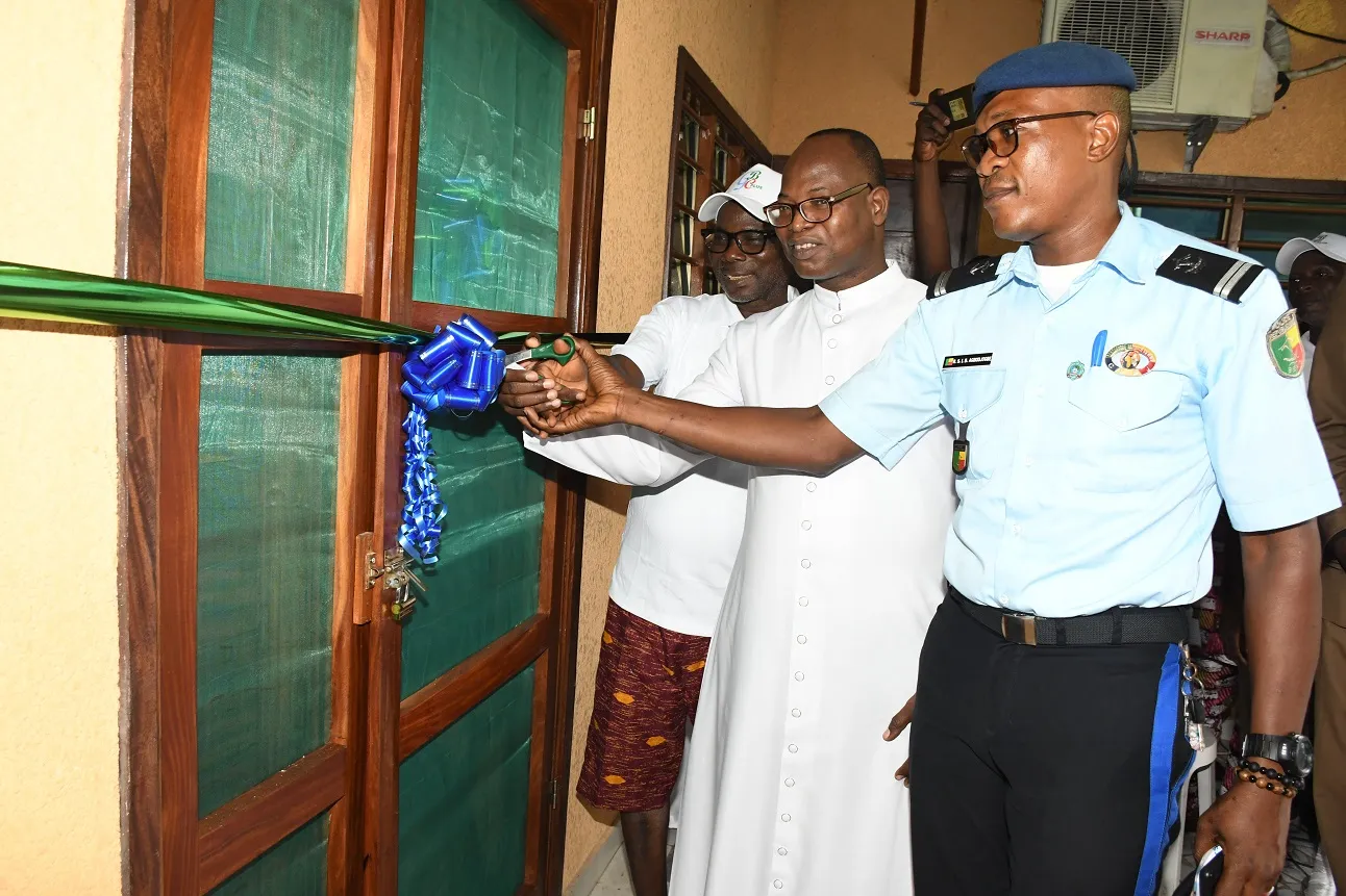 Coupure symbolique du ruban