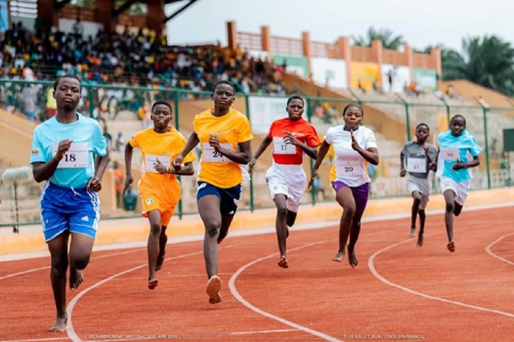 Même les pieds nus, les jeunes athlètes scolaires ont performé