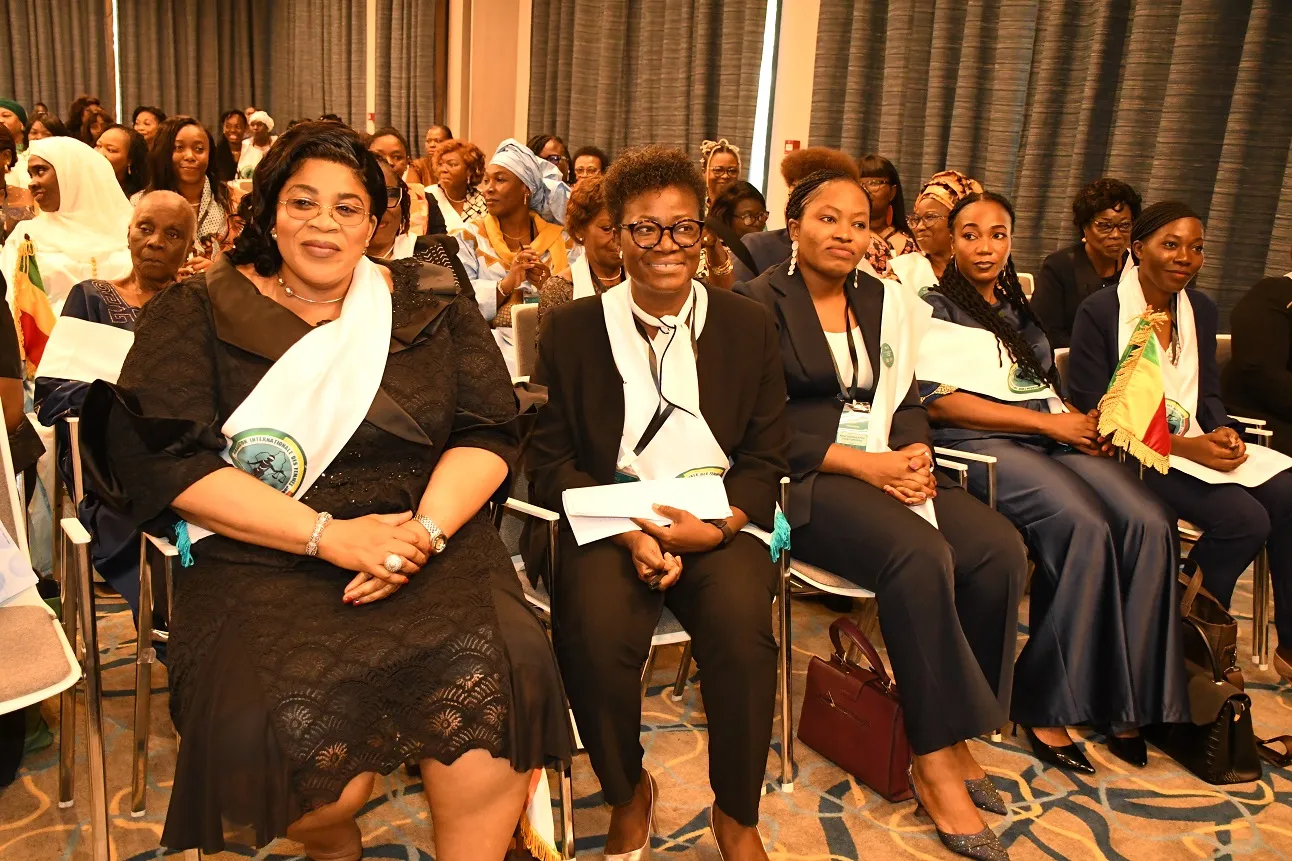 Les participantes ont mené des réflexions sur les défis aux- quels sont confrontés les femmes-mères et leurs enfants en  milieu carcéral