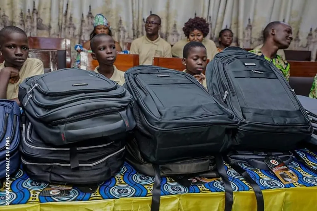 Les 30 premiers au Cep 2024 dans l’Ouémé repartis du Parlement avec des kits scolaires