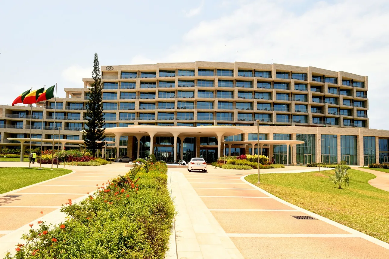 L’établissement propose à une clientèle bien sélecte 198 chambres dont 14 suites  et cinq suites duplex avec piscine privée...