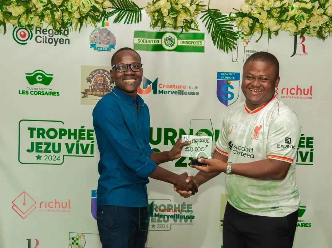 scrabbleur béninois Thierry Vera- Cruz (à g.) désormais dans la cour  des grands