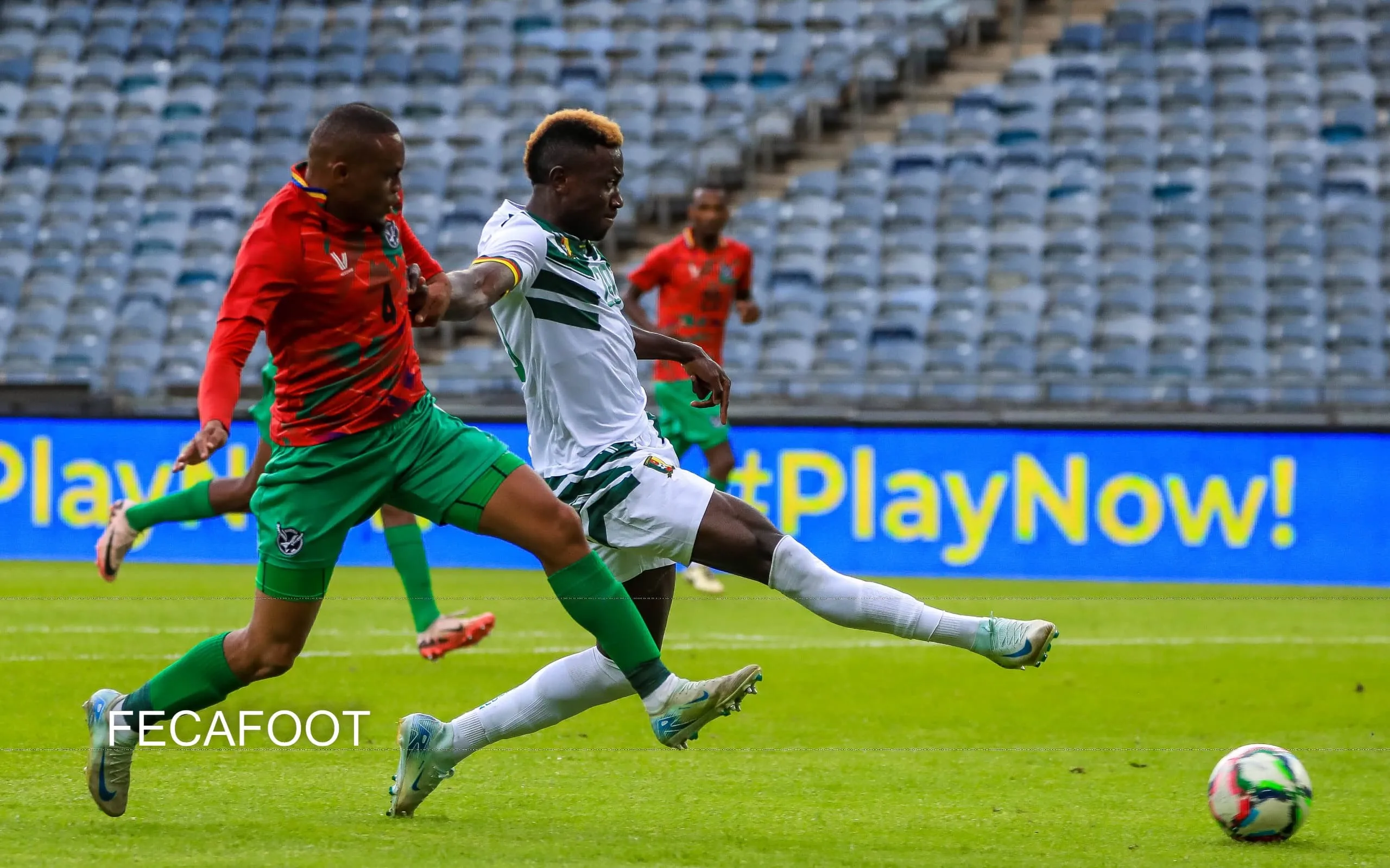 Duel entre deux joueurs lors du match opposant la  Namibie au Cameroun