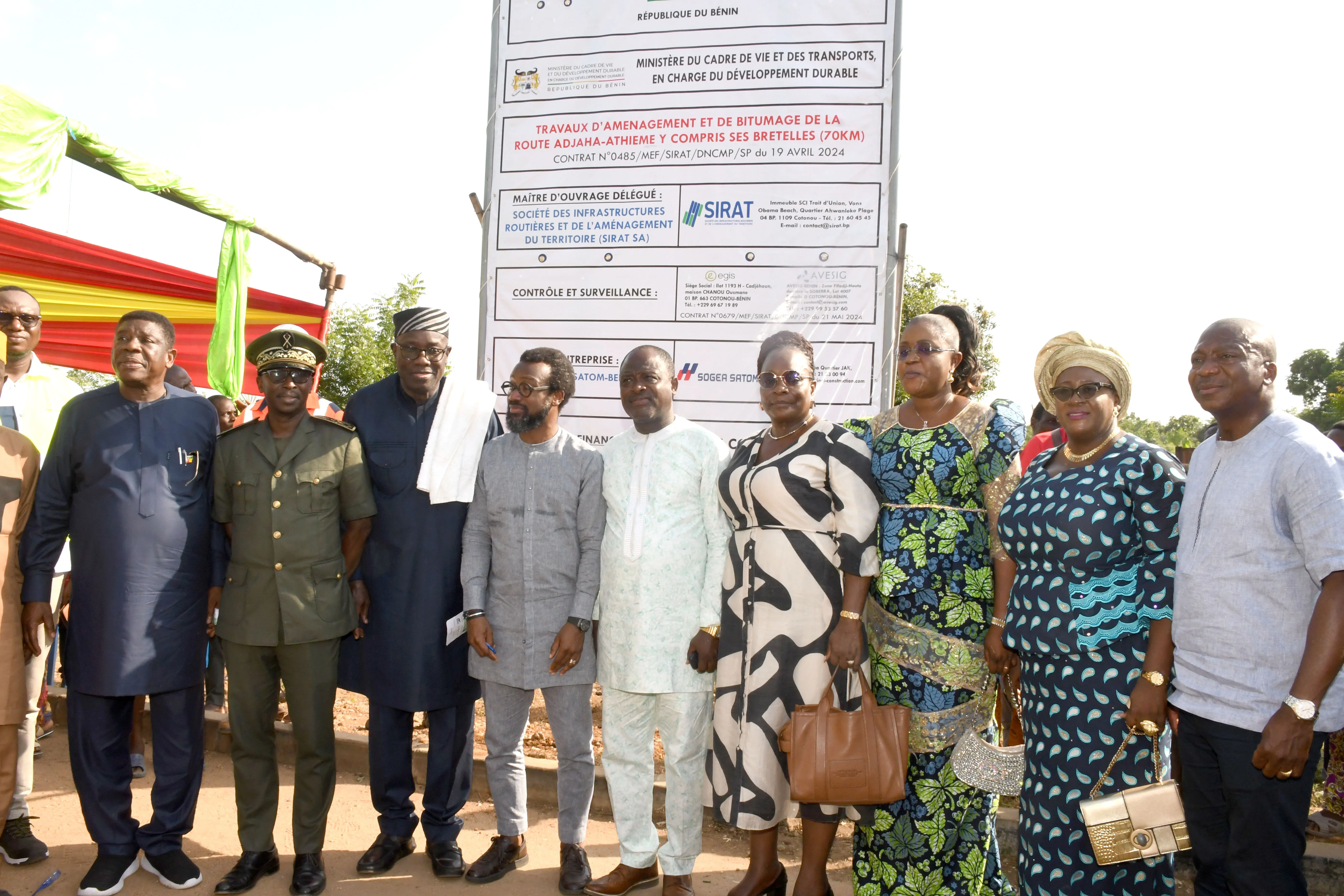 Les travaux d'aménagement et de construction de la route Adjaha-Athiémè  ont mobilisé un parterre d'officiels à leur lancement