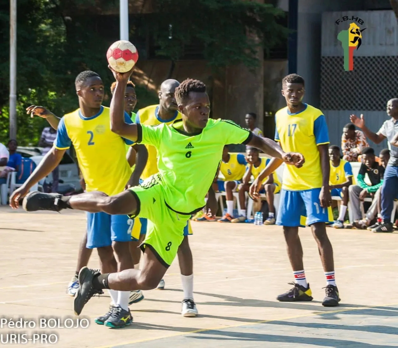 Le report permettra aux équipes de mieux se préparer