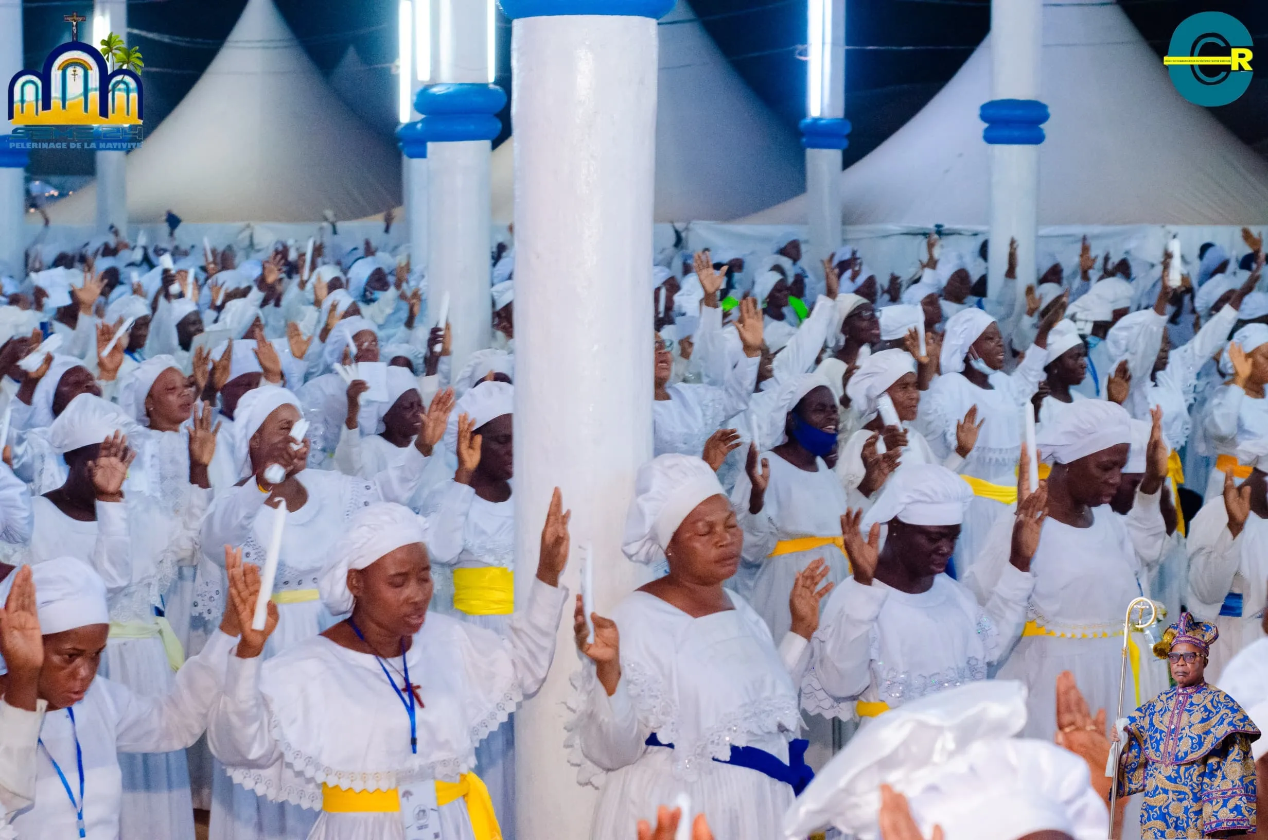Des fidèles au culte de la nativité à la plage de Sèmè-Podji