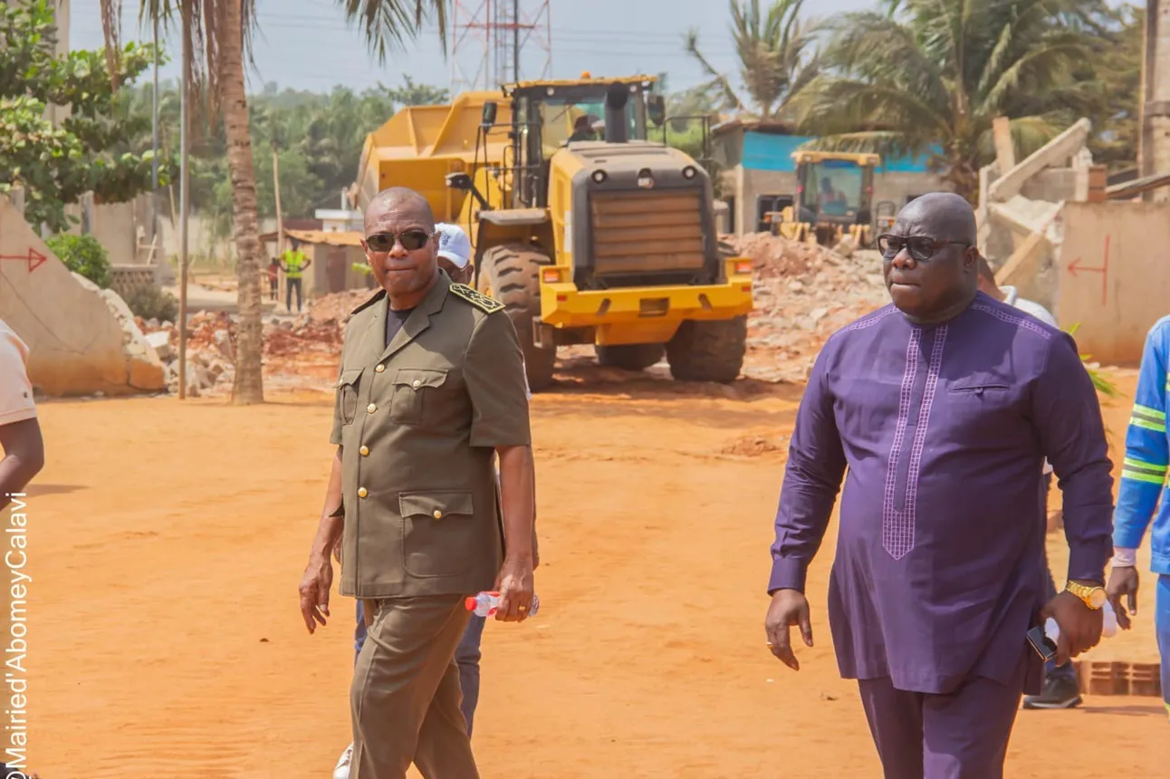 Jean-Claude Codjia, préfet  de l’Atlantique et Angelo Ahouandjinou, maire  d’Abomey-Calavi
