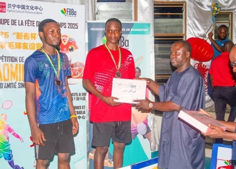 La Fébéba et le Centre culturel chinois ont offert aux vainqueurs, en plus des médailles, des objets d’art