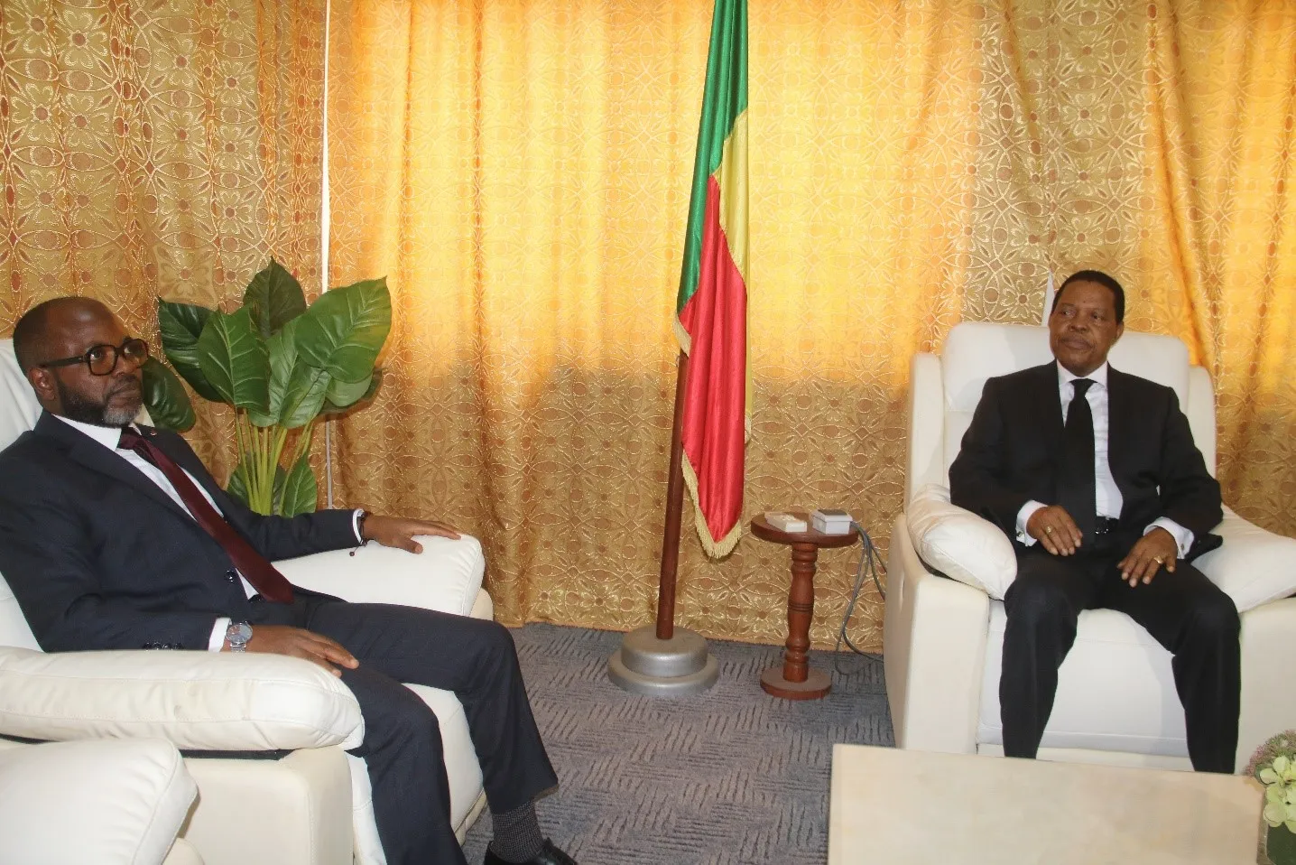 Le médiateur de la République, Pascal Essou et le président du Conseil économique et social (Ces), Conrad Gbaguidi (à gauche), même vision et même combat