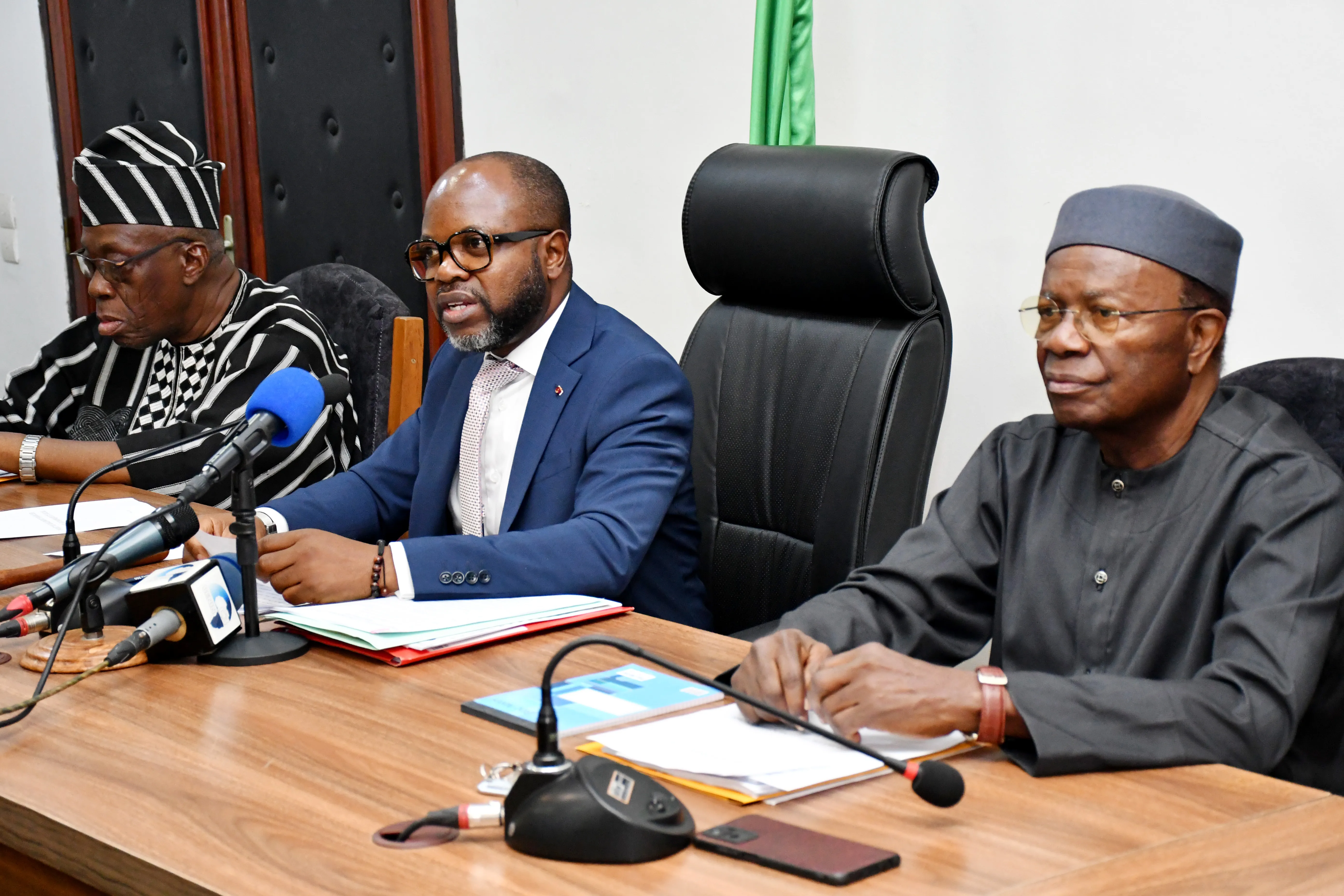 Cette session sera principalement consacrée à la révision de deux textes essentiels pour le fonctionnement de l’institution