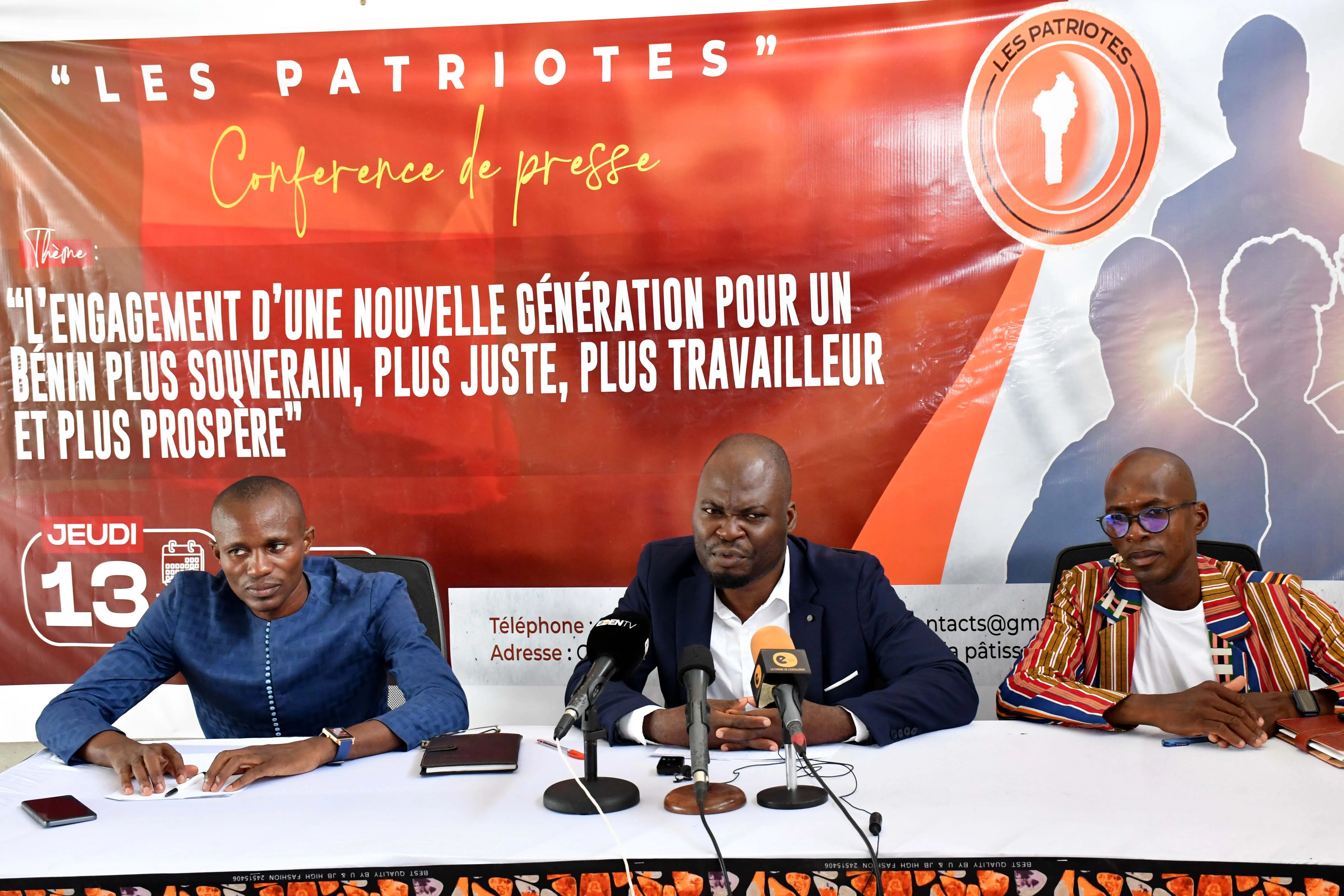 Les responsables de la formation politique déclinant les idéaux promus