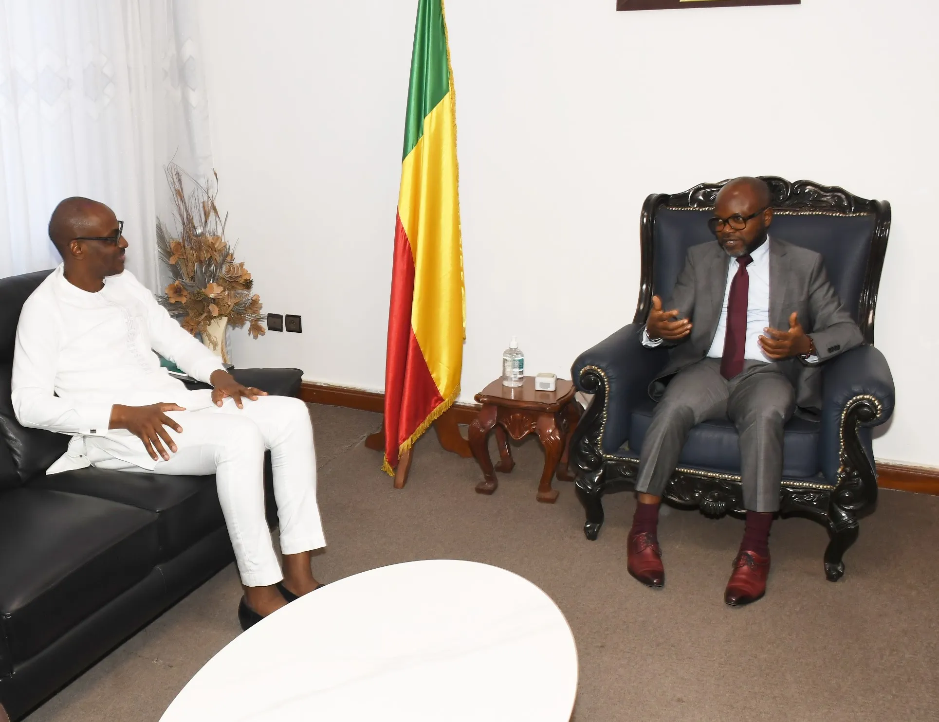 Le président du Ces (à droite) échangeant avec son hôte