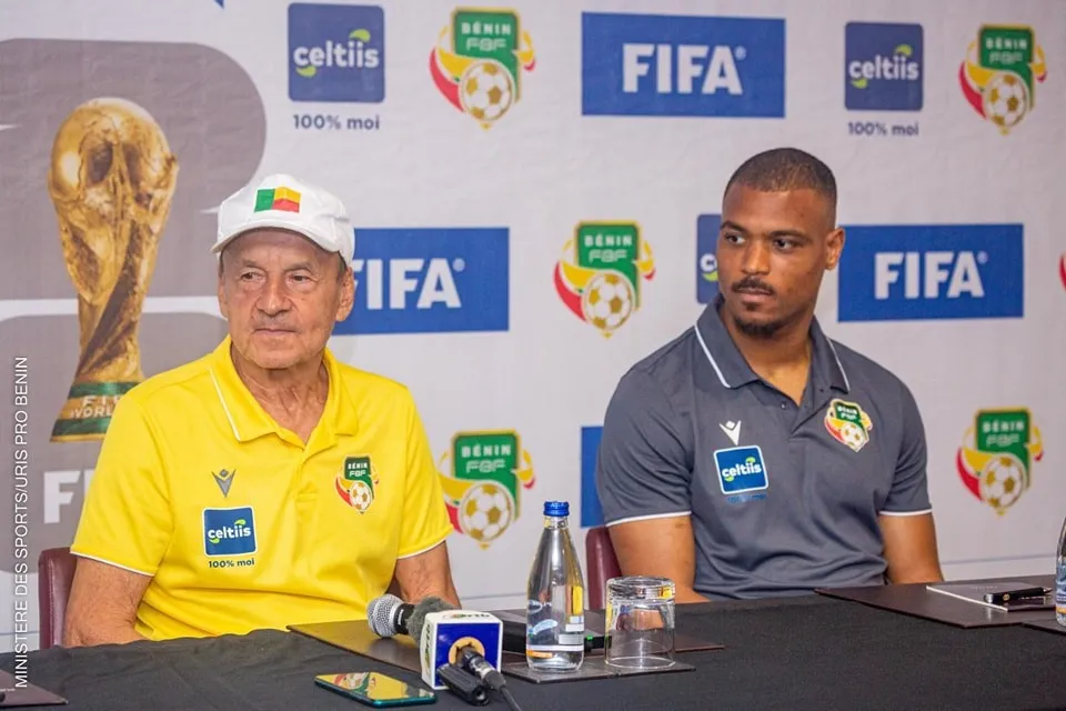 Le sélectionneur Gernot Rohr (à gauche) devra  revoir sa stratégie