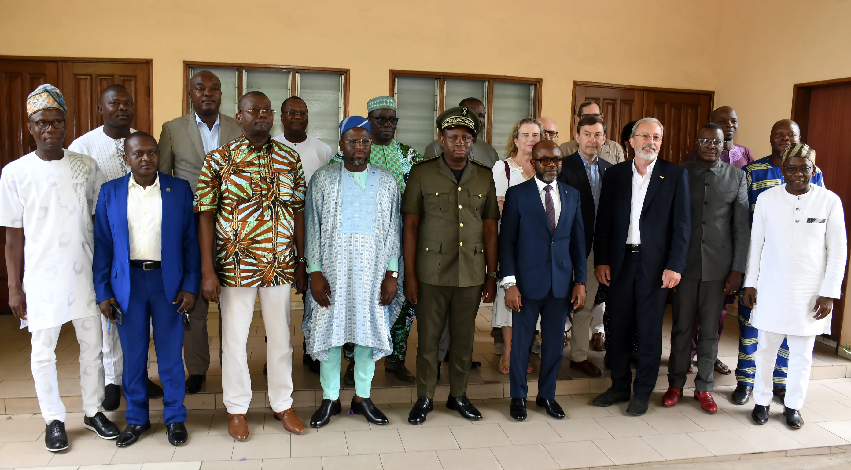 Le président du Ces (4e  position de la droite vers la gauche) avec ses hôtes