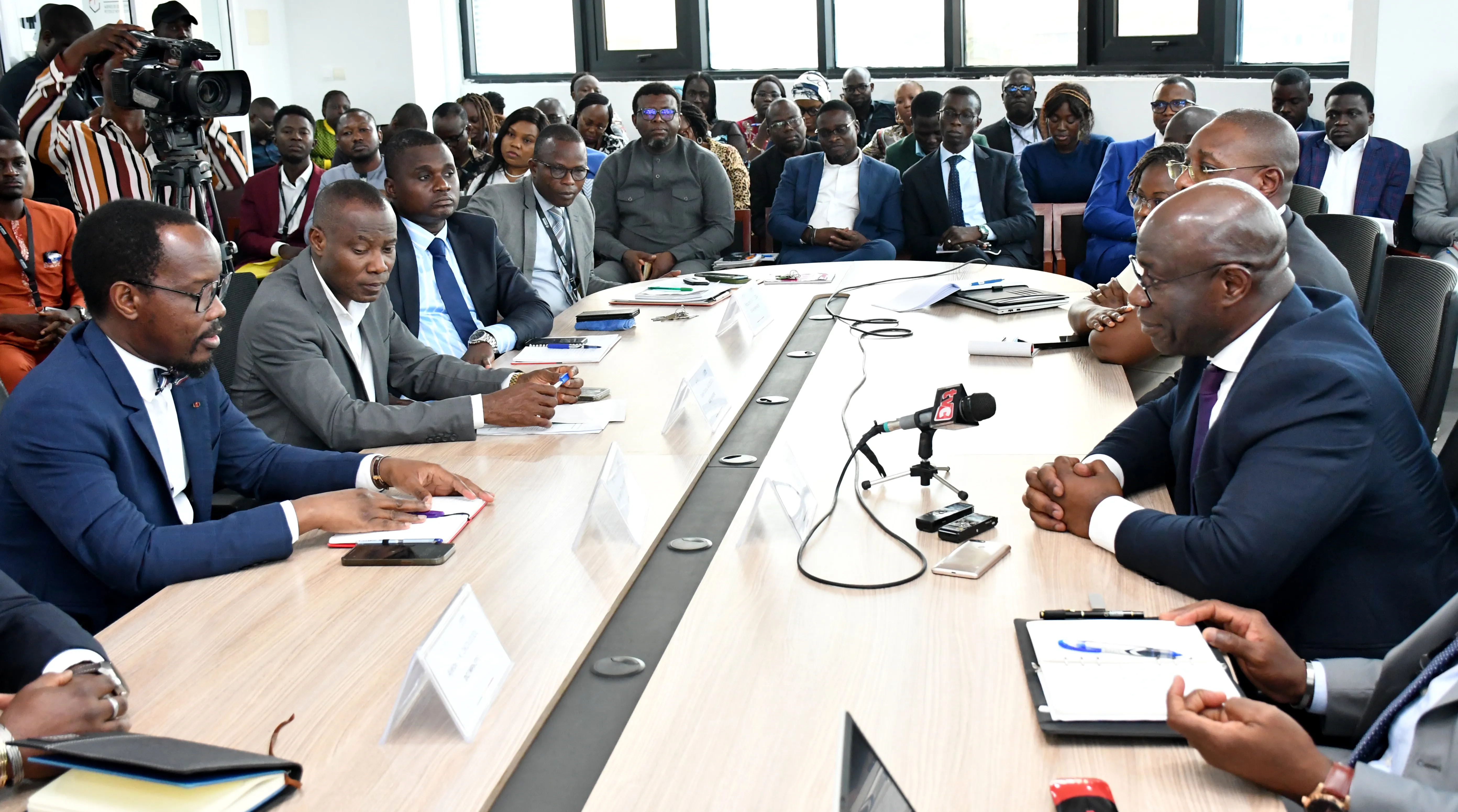 Le ministre Modeste Kérékou échange avec la direction et le personnel de l’Adpme,  pour évaluer les avancées et affiner les stratégies de soutien aux Pme