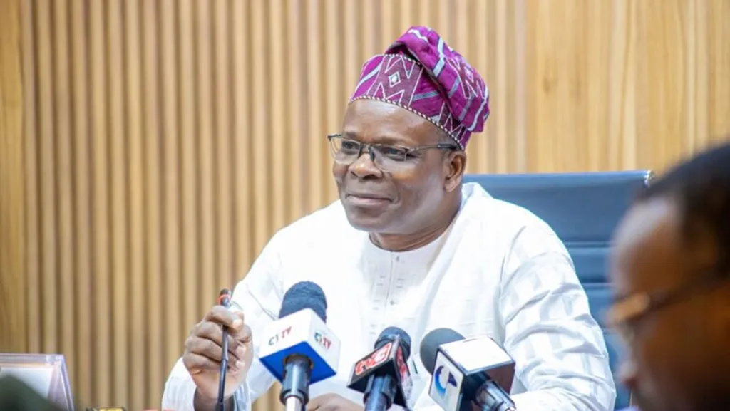 Raphaël Akotègnon, ministre en  charge de la Décentralisation