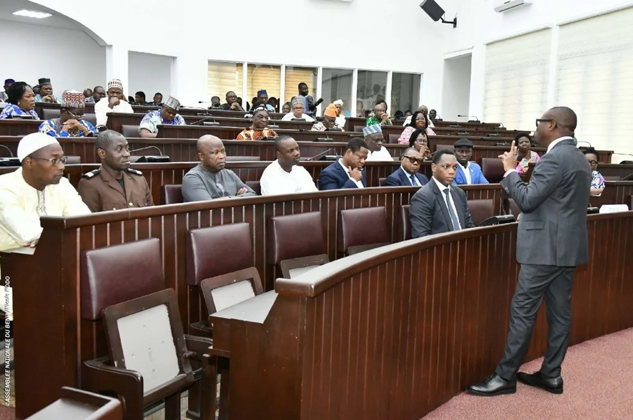 ...que Romuald Wadagni, ministre d'Etat, ministre de l'Economie et des Finances en charge de la  Coopération, a présenté les grandes orientations du budget de l’Etat, gestion 2026 aux députés