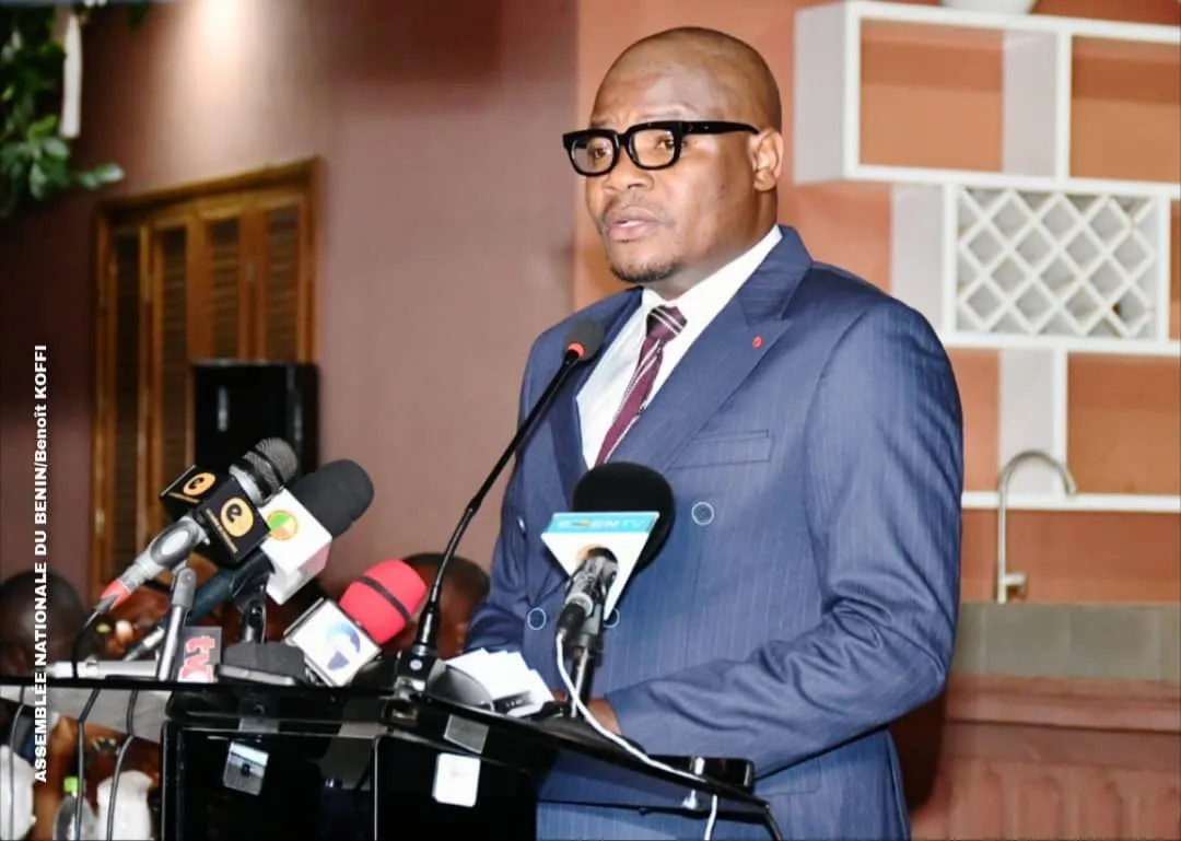 Vitali Boton, porte-parole du président de l’Assemblée nationale, lors de sa rencontre avec la presse