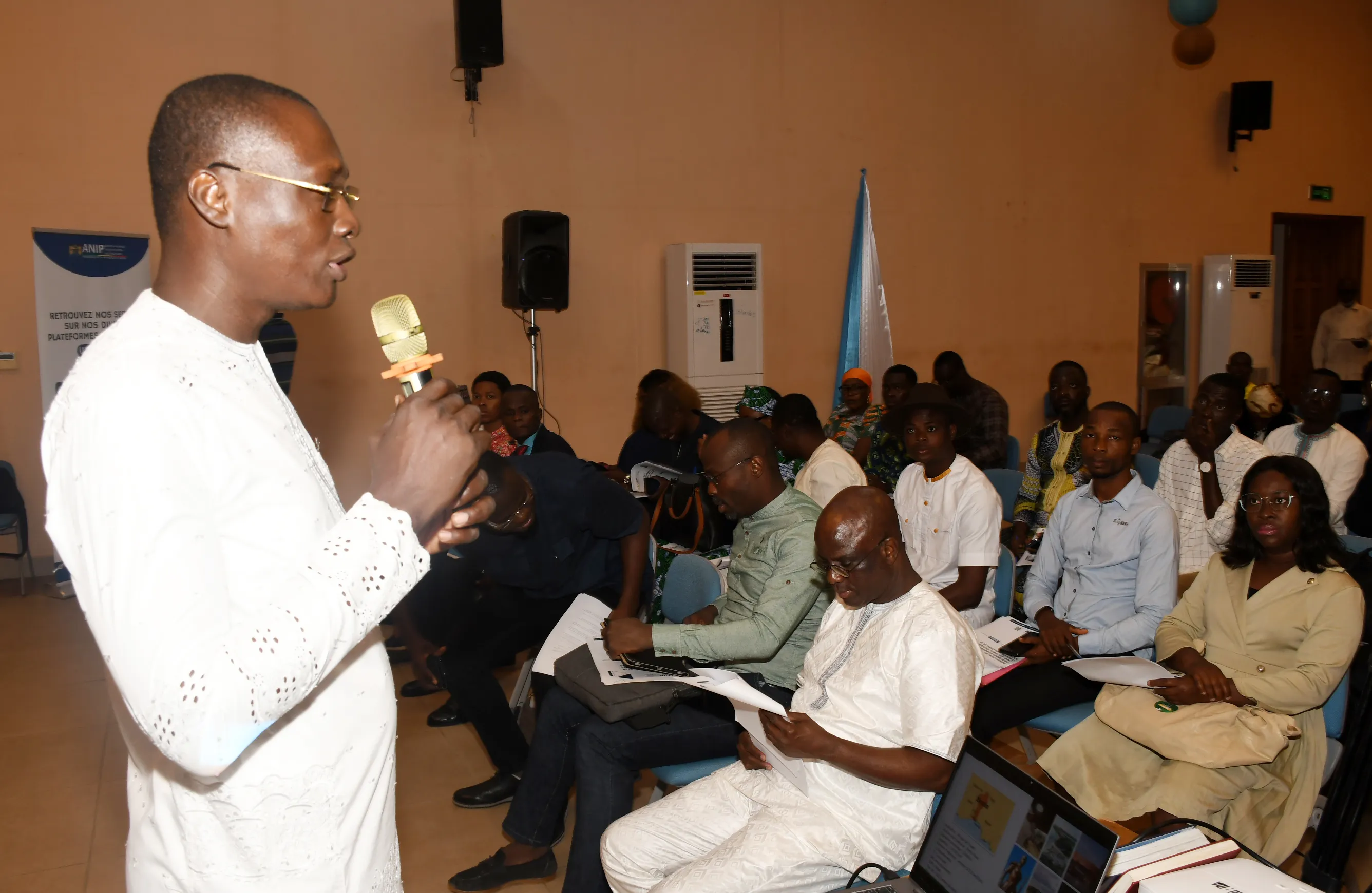 Les acteurs politiques et de la société civile face aux enjeux  des données personnelles