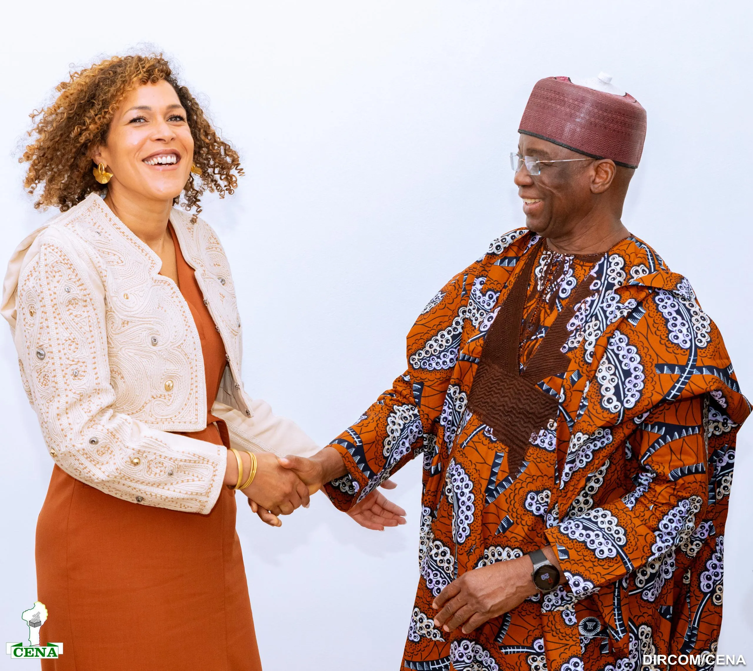 L'ambassadrice du Bénin près la France et le président  de la Cena au terme des échanges