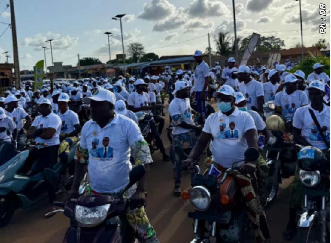 Les militants restent regroupés autour d’initiatives communautaires, distrayantes mais tout aussi fédératrices