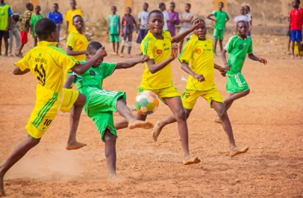 De jeunes écoliers unis autour d'un projet à la fois sportif et éducatif