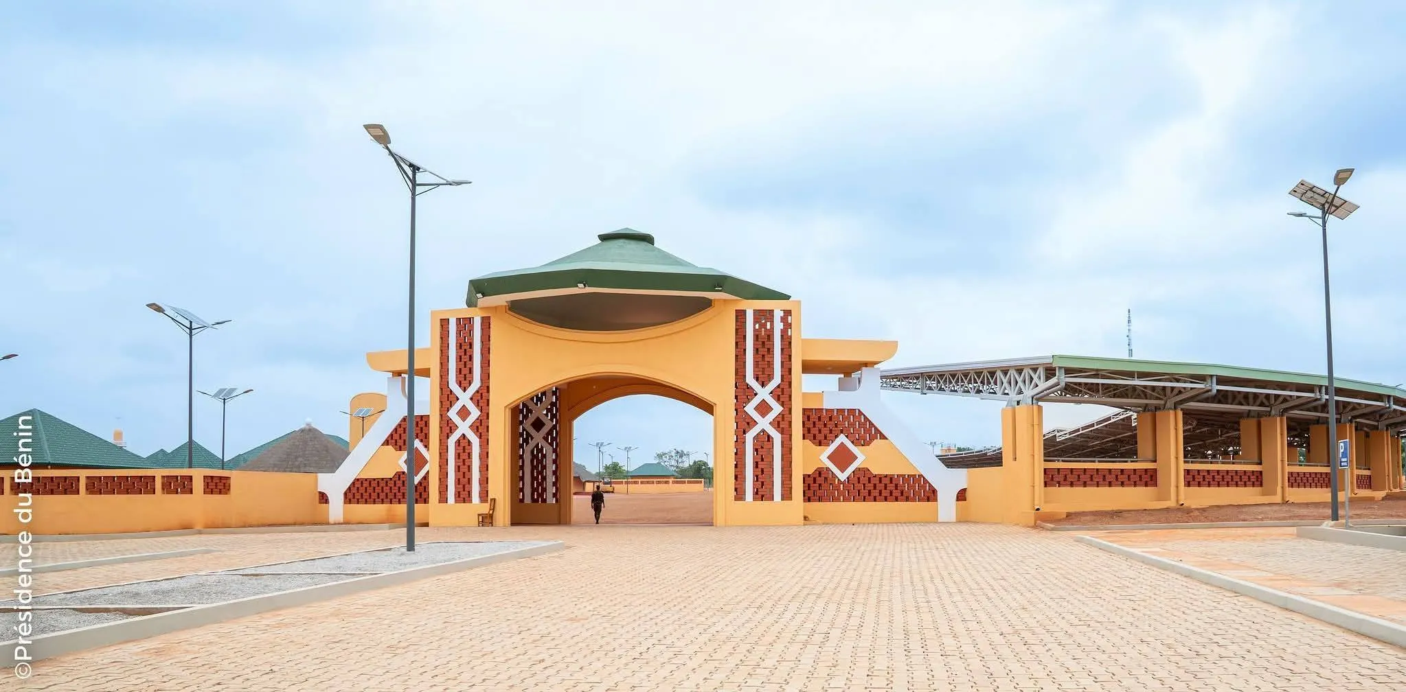L’arène moderne de 3 500 places du nouveau Palais Baru Tem,  prête à accueillir la parade des cavaliers