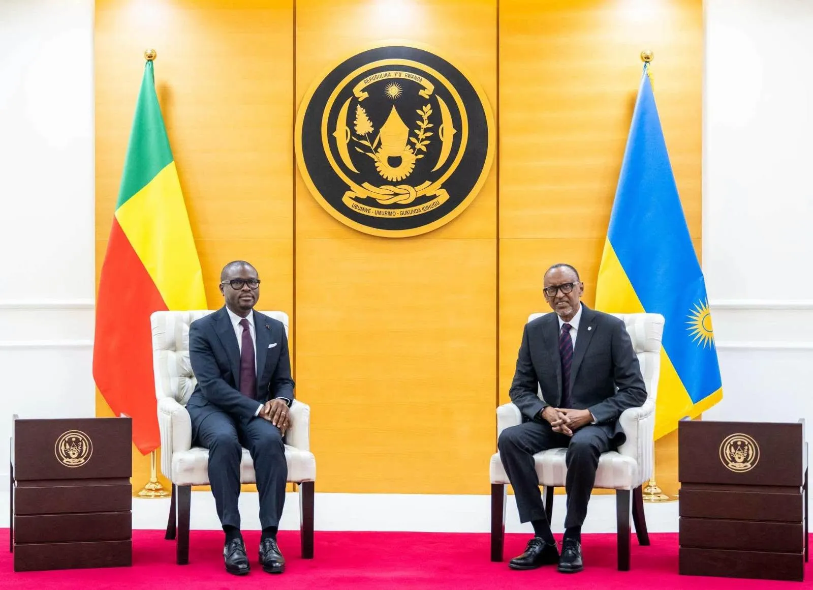 Les présidents Paul Kagame et Romuald Wadagni lors  de leur rencontre à Kigali